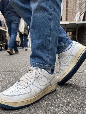 Nike White and Navy Casual Low-Top Sneakers